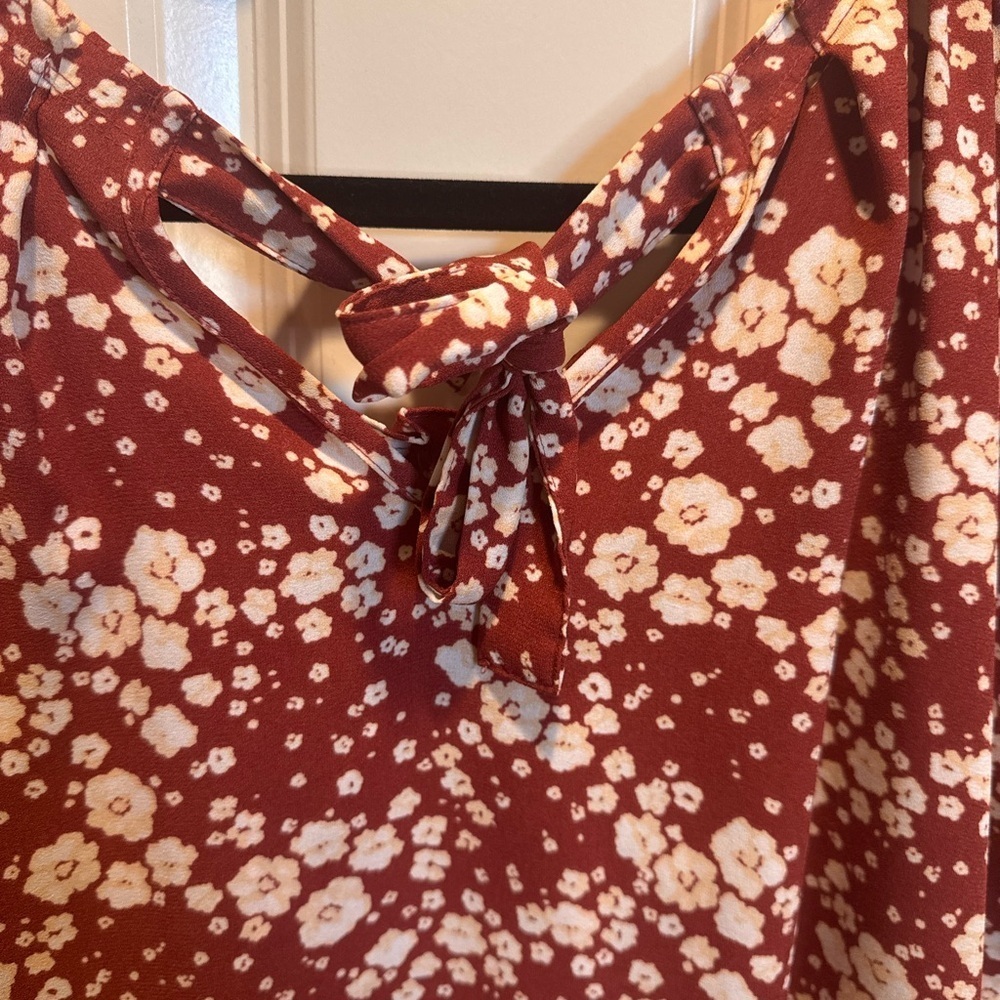LC Lauren Conrad Red Floral Blouse - Picture 4 of 5